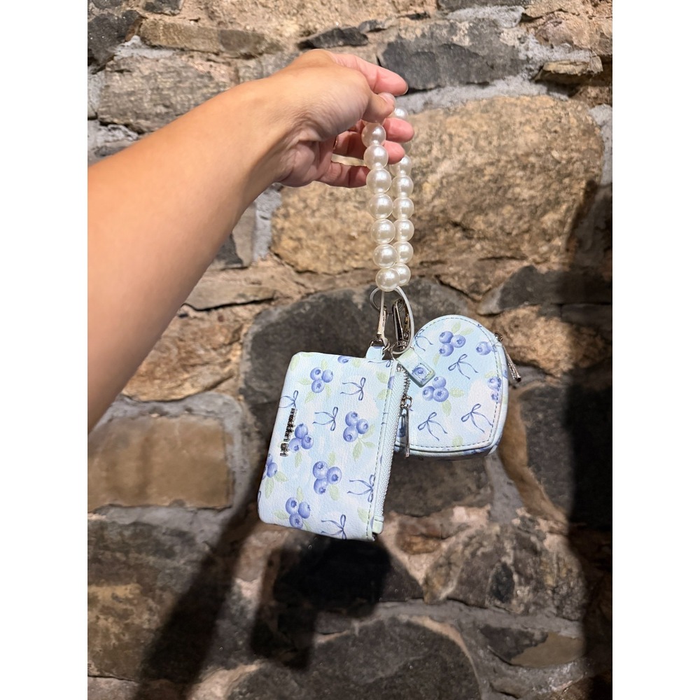 Madden Girl Blueberry Bow 2-Pc Pouch Set Pearl Wristlet Heart Card Holder Blue